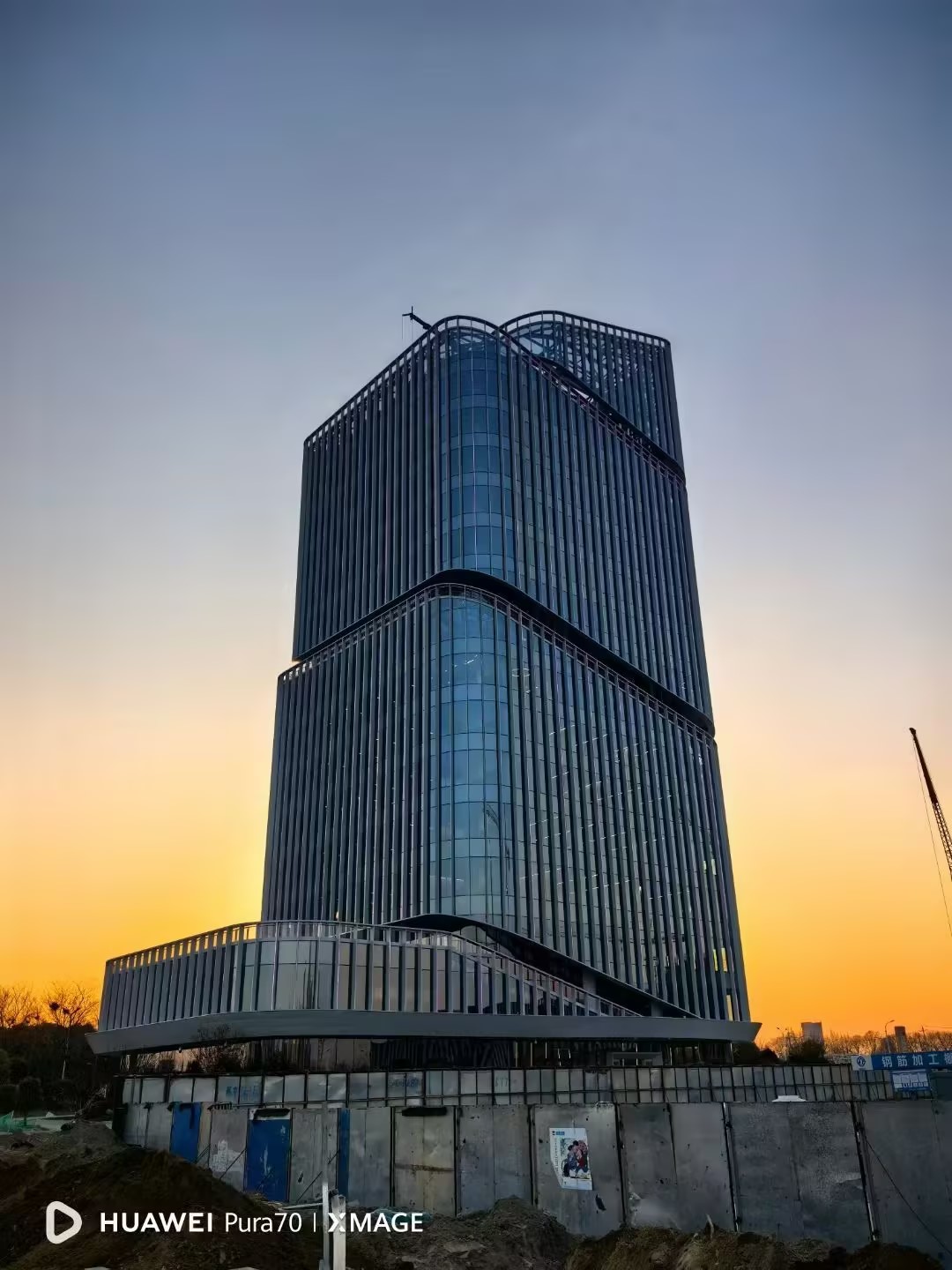 案例复盘|雨辰建材:扬州"航空谷"4000㎡ LVT 高标准交付,28天工期压至15天一次过验