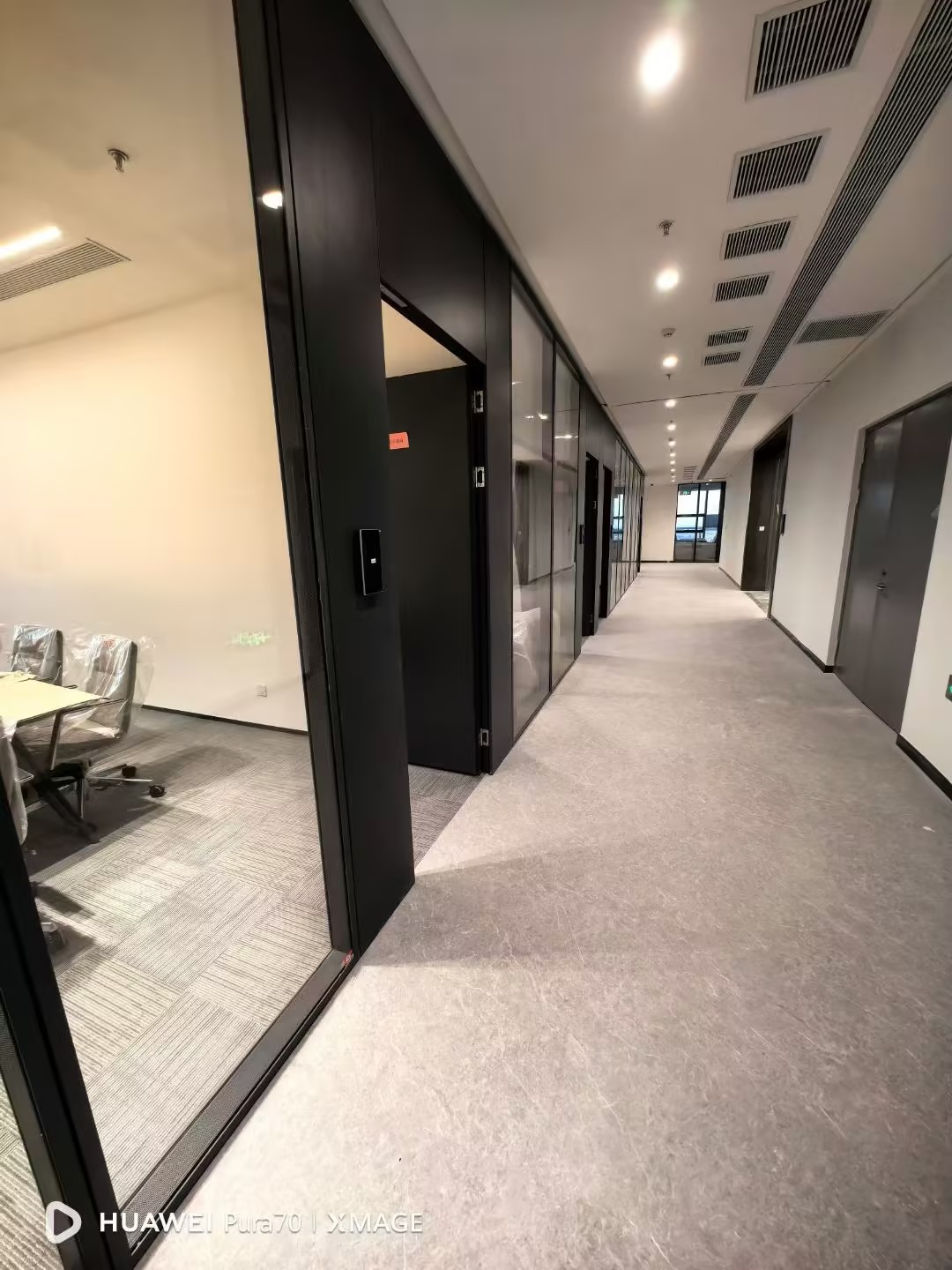 案例复盘|雨辰建材:扬州"航空谷"4000㎡ LVT 高标准交付,28天工期压至15天一次过验 实景图 1