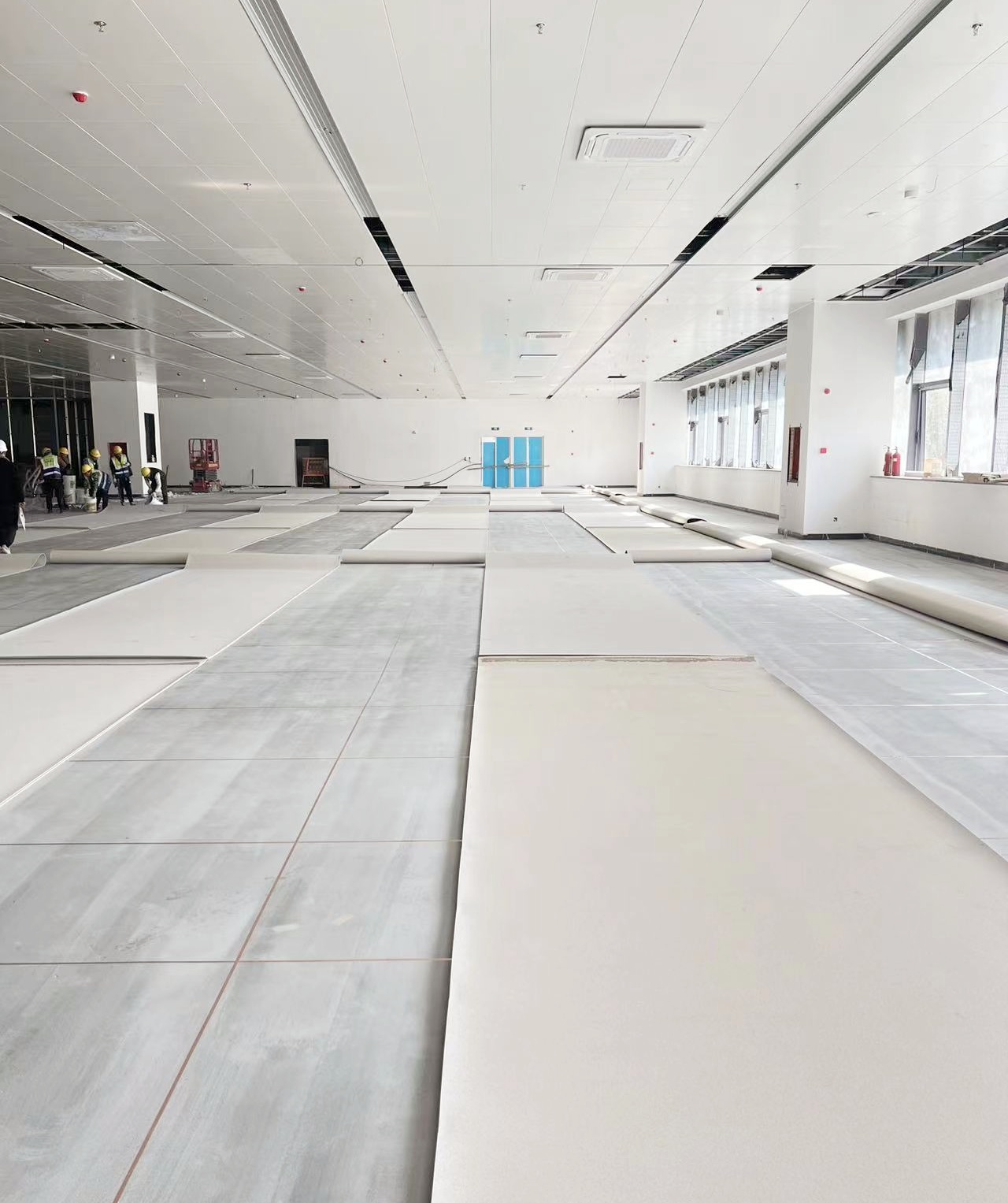 【工业制造】案例复盘：雨辰建材如何帮助沈阳铁路信号有限公司实现24000㎡导静电地面系统一次性验收合格 实景图 3