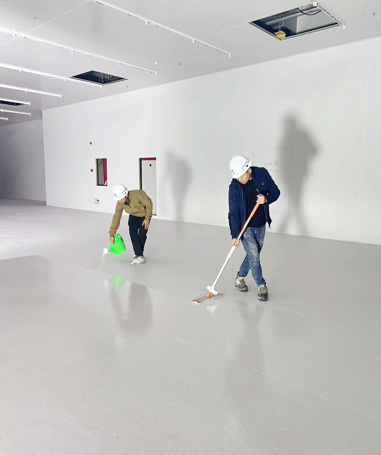 【工业制造】案例复盘：雨辰建材如何帮助沈阳铁路信号有限公司实现24000㎡导静电地面系统一次性验收合格 实景图 6